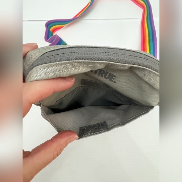 Nike Heritage BETRUE LGBT Unisex Crossbody Bag - Picture 8 of 15